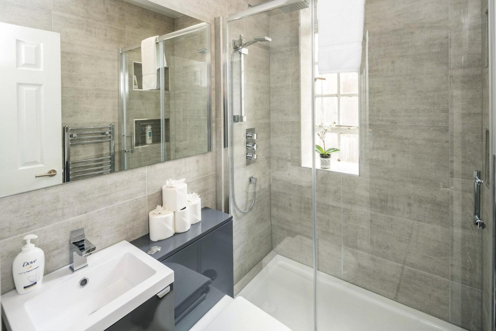 New Sleek & Modern Studio In The Heart Of Chelsea London Bagian luar foto